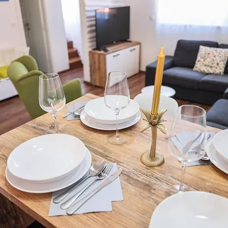 Apartment 2r *